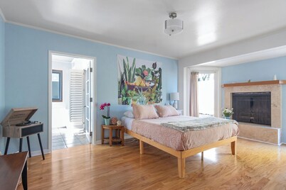 Beautiful Hummingbird Suite w/ kitchenette, patio & parking in Santa Barbara