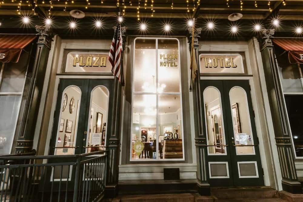 Historic Plaza Hotel