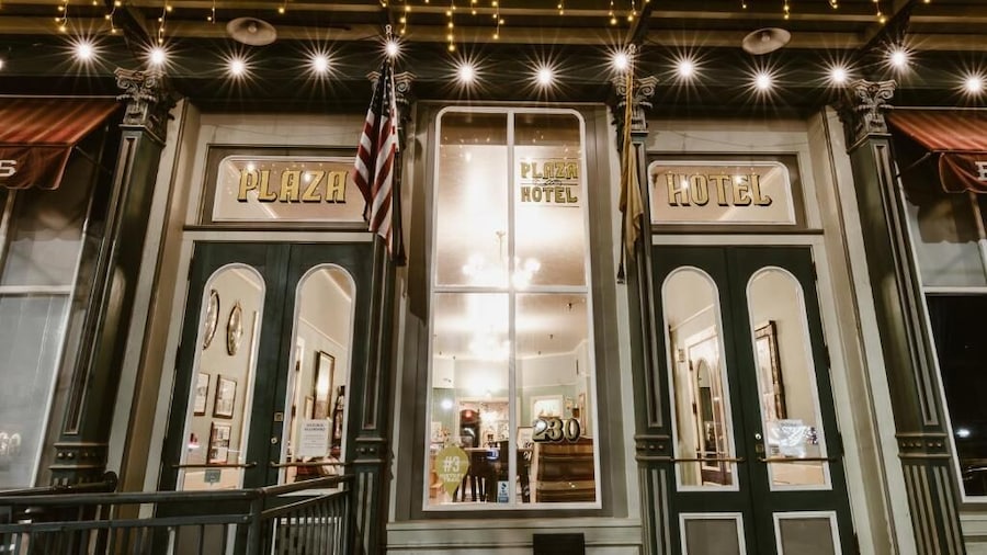 Historic Plaza Hotel