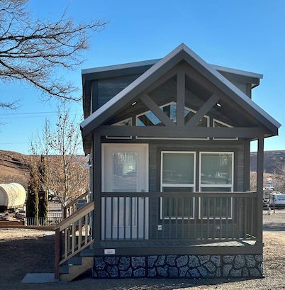 Cozy Tiny Home King Room #18A