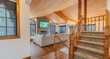 SPA & SKI SLOPE VIEWS! DUAL MASTER & 2 KING BEDS, WET BAR, EV CHARGER, REMODELED