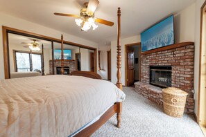 4 bedrooms, iron/ironing board, free WiFi, bed sheets