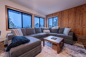 Smart-TV, Kamin, Videospiele, DVD-Player