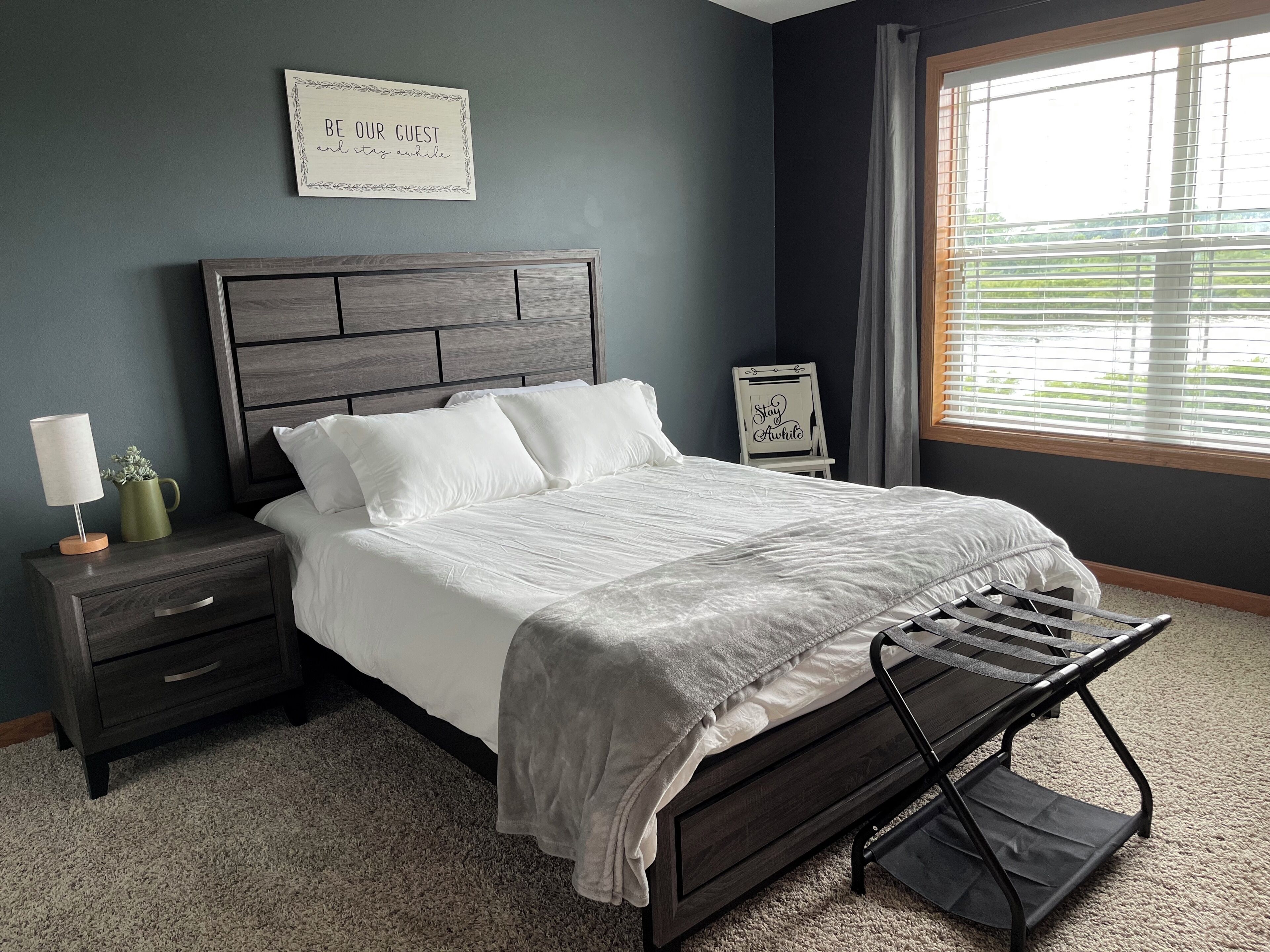 3 bedrooms, desk, iron/ironing board, WiFi (free)