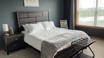 3 bedrooms, desk, iron/ironing board, WiFi (free)