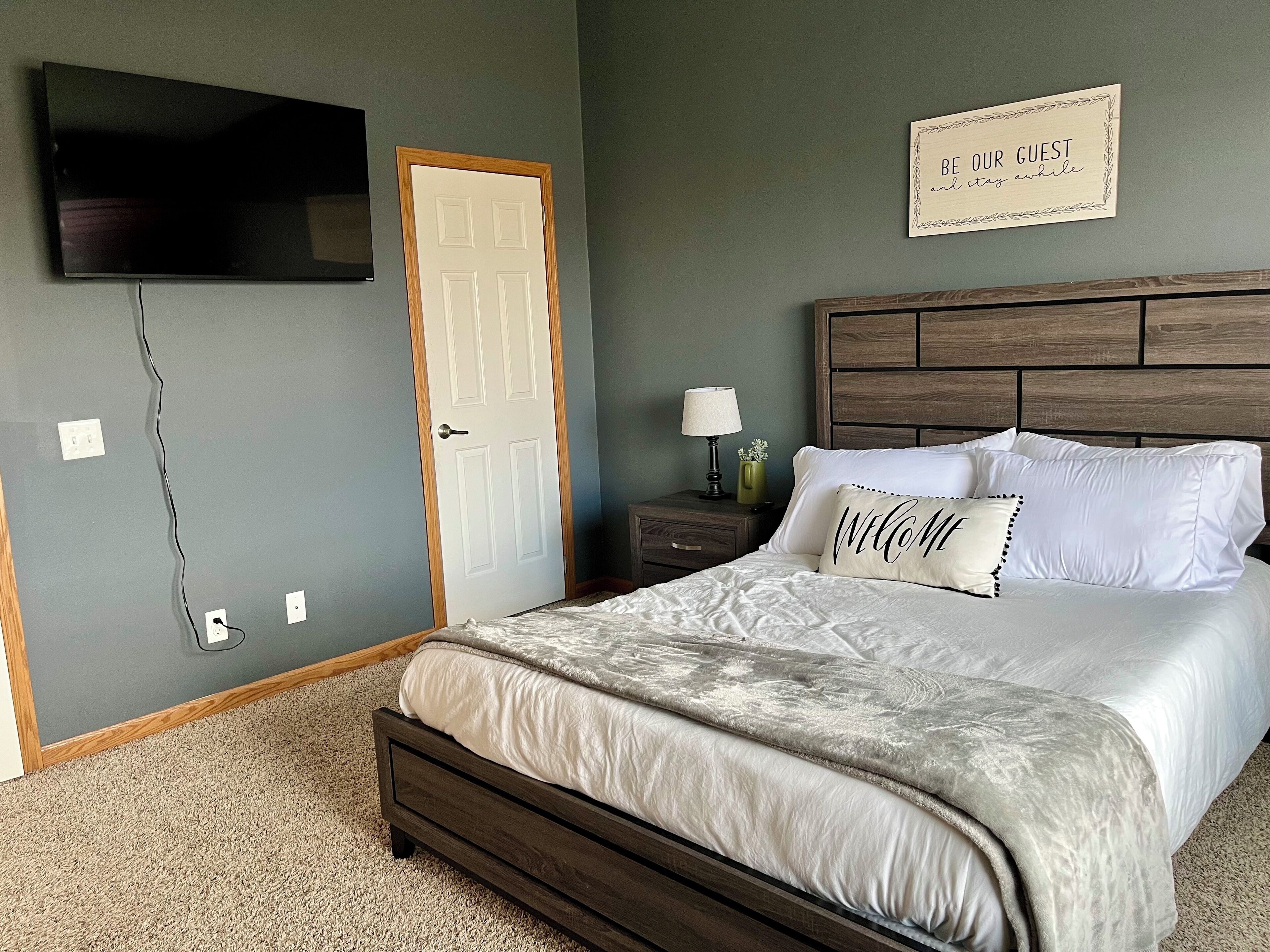 3 habitaciones, escritorio, tabla de planchar con plancha y wifi 