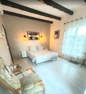 Classic Room, Balcony | Laptop workspace, blackout drapes, iron/ironing board, free WiFi