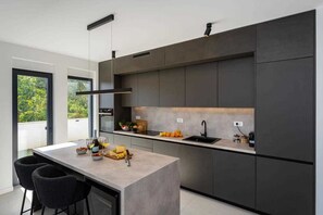 Fridge, microwave, oven, stovetop - Quiet pool Villa Silente (Seline)
