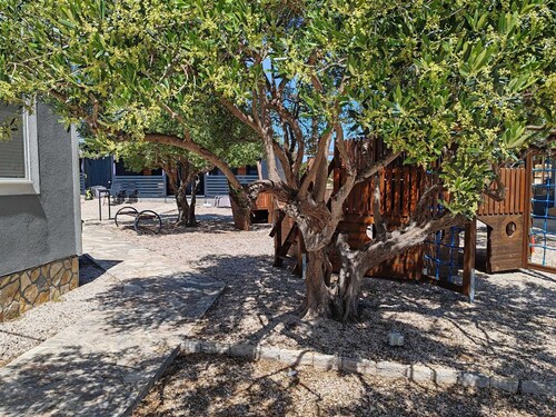 Pool front mobile Home Maslina near beach