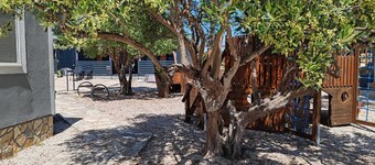 Pool front mobile Home Maslina near beach