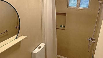 Håndklær, såpe og toalettpapir