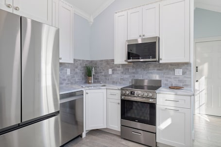 Condo, 1 King Bed, Kitchen | Floor plan