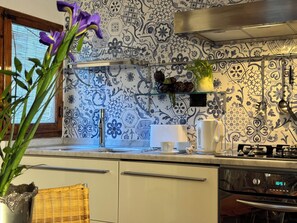 Fridge, microwave, oven, stovetop - GHIBELLINA elegant and QUIET apartment in the heart of the city free wi fi  (Firenze)