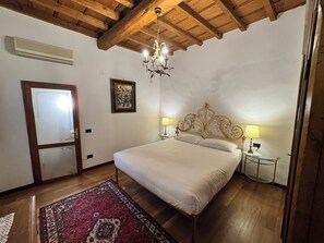 2 bedrooms, iron/ironing board, WiFi, bed sheets - GHIBELLINA elegant and QUIET apartment in the heart of the city free wi fi (Firenze)