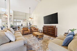Smart TV, stereo - Quaint, Cozy, Lakefront Haven w/ Lily Pad, Kayaks, Firepit, and Wrap Around Deck (Montgomery)