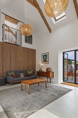 Cartws at Pentrecelyn- A Stylish Countryside Haven