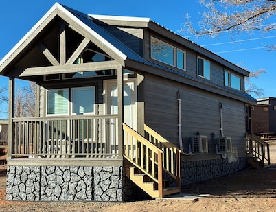 Cozy Tiny Home King Room #18B