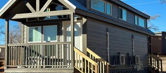 Cozy Tiny Home King Room #18B