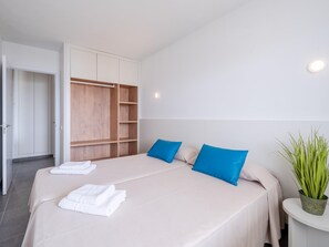 2 bedrooms, internet, bed sheets - APCOSTAS Blue Beach two bedrooms (Salou)