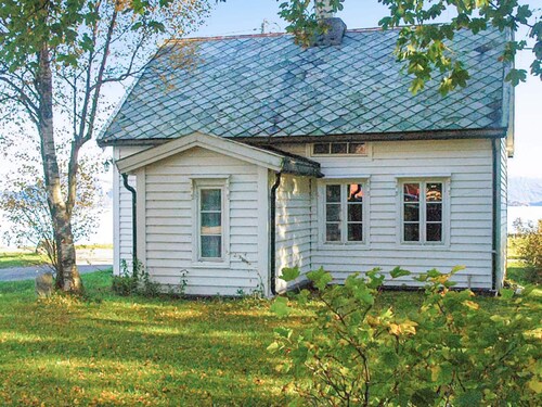 6 Person Holiday Home in Fjortoft