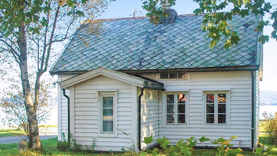 6 Person Holiday Home in Fjortoft