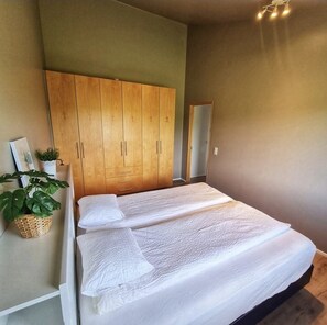 4 bedrooms, iron/ironing board, free WiFi, bed sheets - Spacious 4-bedroom house. Home away from home, perfect for families. (Rangárþing ytra)