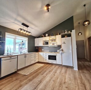 Fridge, microwave, oven, stovetop - Spacious 4-bedroom house. Home away from home, perfect for families. (Rangárþing ytra)