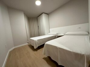 2 bedrooms, internet, bed sheets