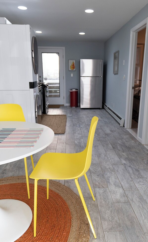 Dining - Cozy 1-bedroom apartment in brilliant Jersey City with WiFi, AC (Jersey City)