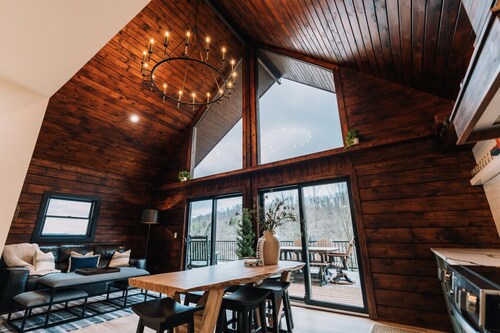 Log Cabin on 95-acres with 2 private lakes