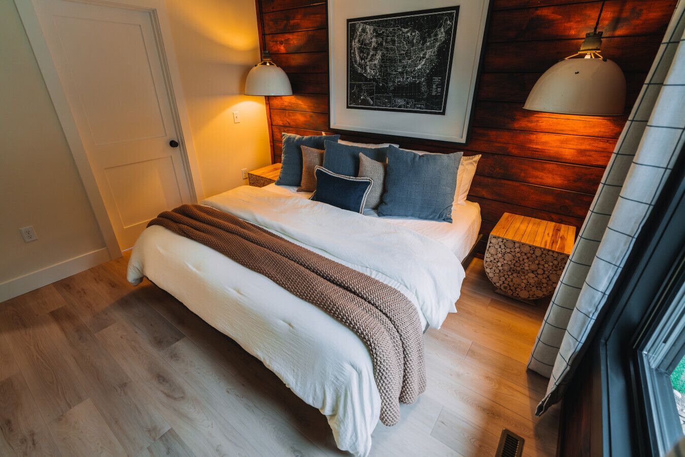 3 多间卧室、免费 WiFi、床单