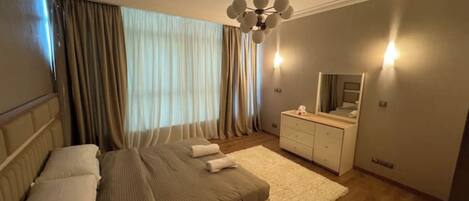 3 bedrooms, in-room safe, travel cot, WiFi