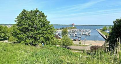 Lake Erie views- 2 mins to downtown & Bayfront