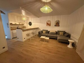 TV - Apartment Cosy Cergy (Cergy)