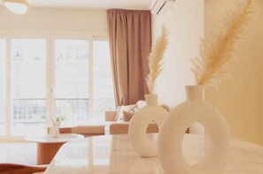 Living area - Access -Hotel Apt- 3bedr- mivida Emaar pool view (Cairo Governorate)