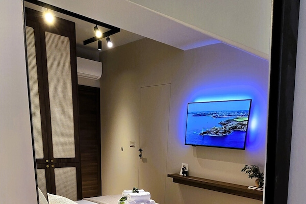 Luxury Double Room, 1 King Bed | Minibar, in-room safe, laptop workspace, blackout drapes