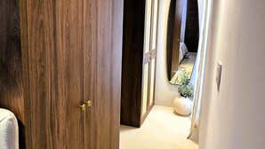 A hallway with a wooden wardrobe, a mirror, and a plant. - Casa Beast (Split)