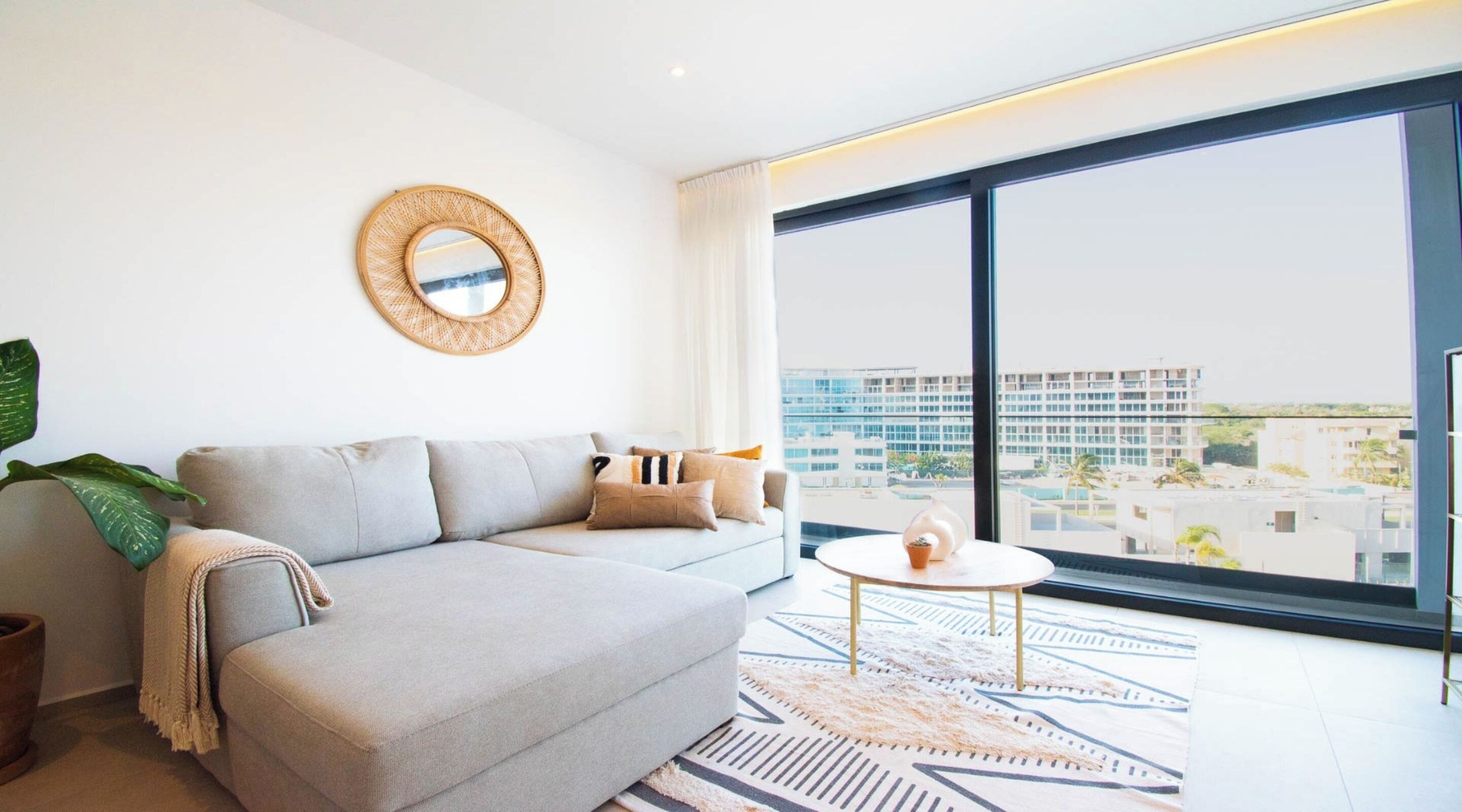 Familienapartment, 2 Schlafzimmer, Balkon, Gartenblick | Wohnbereich | 42-Zoll-Smart-TV mit Digitalempfang, Streaming-Dienste