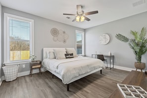 3 bedrooms, desk, iron/ironing board, free WiFi - Cozy 3BR Home - Fire Pit & Gated Parking in Midtown - Near Rhodes College & Zoo (Memphis)