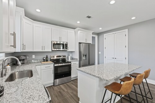 Cozy 3BR Home - Fire Pit & Gated Parking in Midtown - Near Rhodes College & Zoo