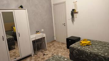 1 bedroom, desk, WiFi, bed sheets