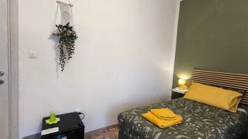 1 Schlafzimmer, Schreibtisch, WLAN, Bettwäsche