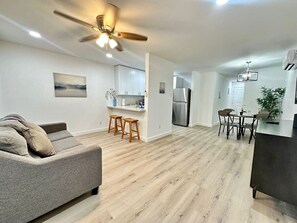 TV - 1BR & 1BA Houston Getaway in the Heart of Montrose (Houston)