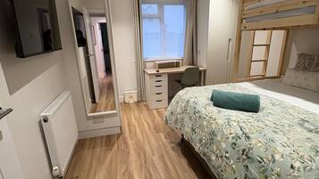 2 bedrooms, desk, iron/ironing board, WiFi