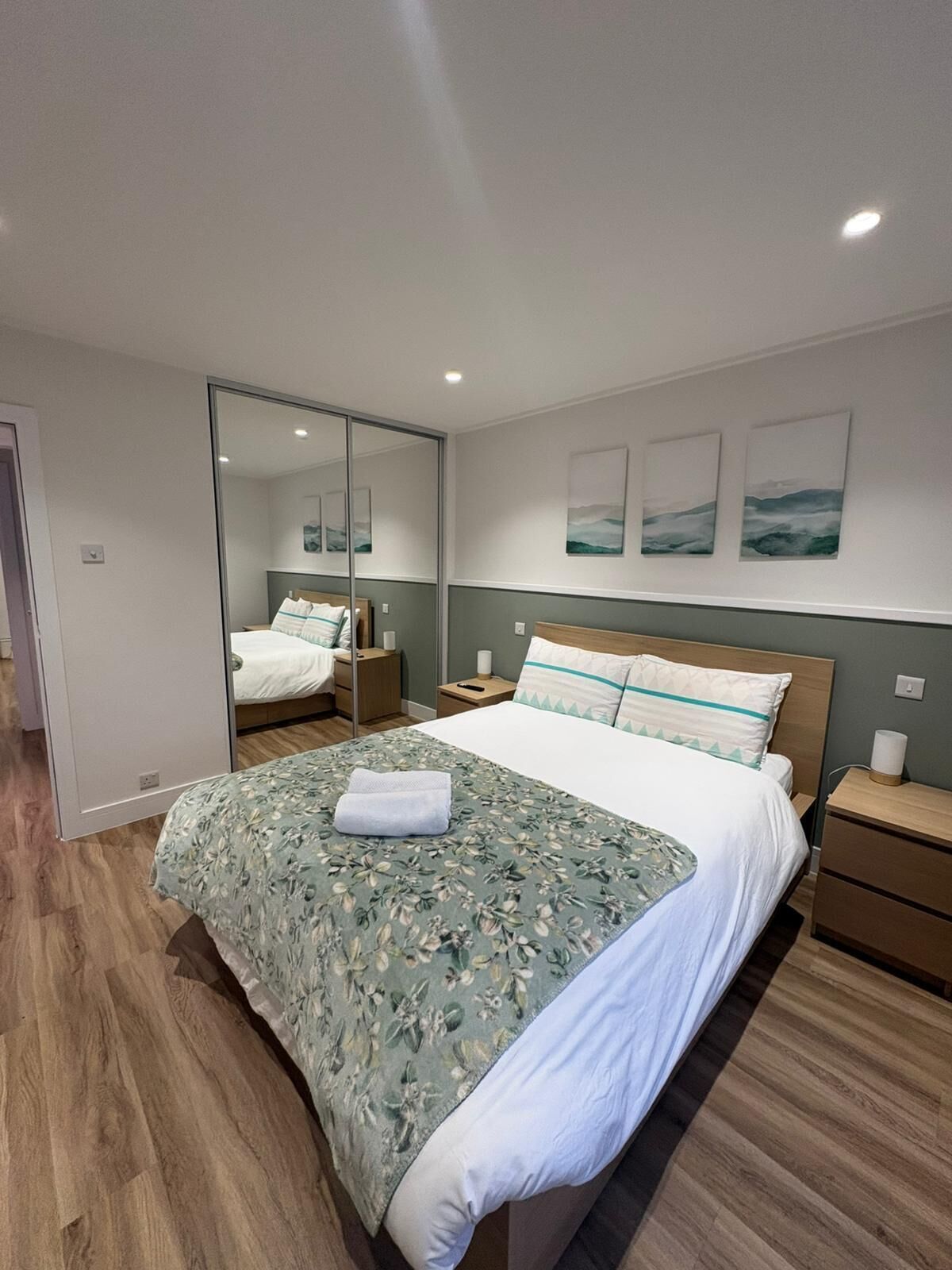 2 bedrooms, desk, iron/ironing board, WiFi