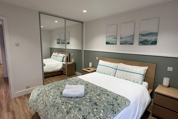 2 Schlafzimmer, Schreibtisch, BĂŒgeleisen/BĂŒgelbrett, WLAN