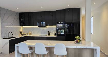 Large apartment with balcony and terrace with beautiful ocean views