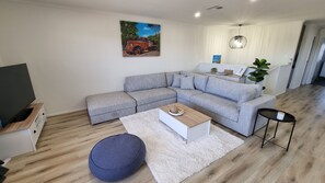 TV connectée, jeux vidéo, livres