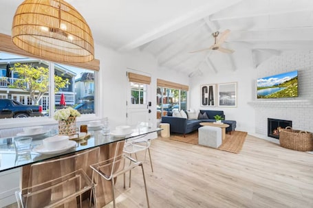Smart TV. Balboa Island Getaway | Steps2Sand | Firepit | BBQ