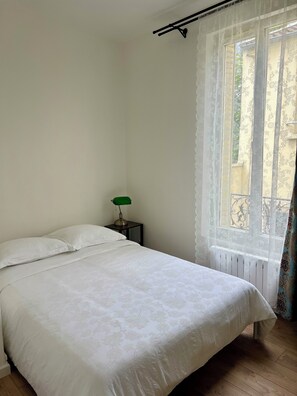 2 bedrooms, iron/ironing board, travel cot, WiFi